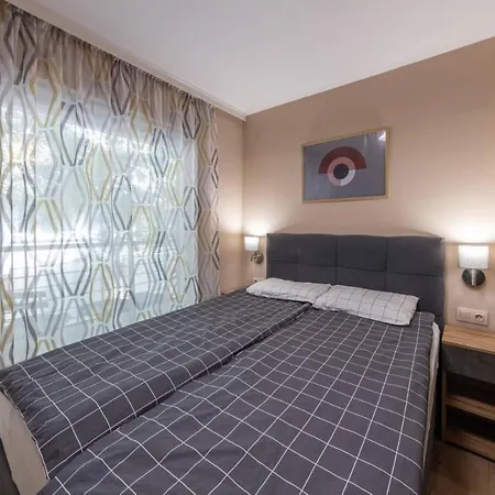 комфорт на метри от морската градина и центъра Apartmán *