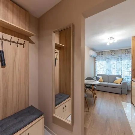 комфорт на метри от морската градина и центъра Apartment Warna